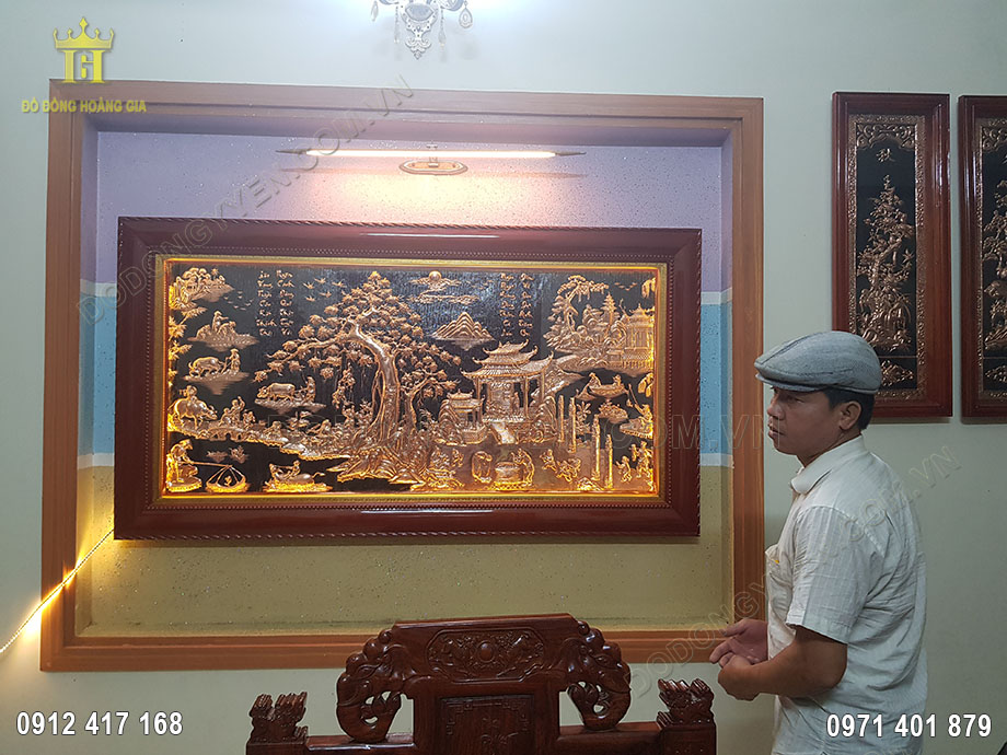 Khung tranh bằng gỗ lát đã được phun phủ chống mối mọt vô cùng chắc chắn